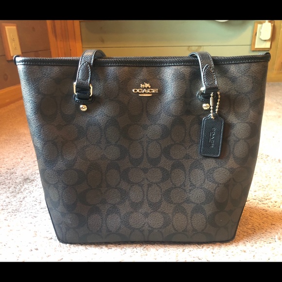 Coach zip tote shoulder bag ⭐️SOLD⭐️ - Picture 2 of 8